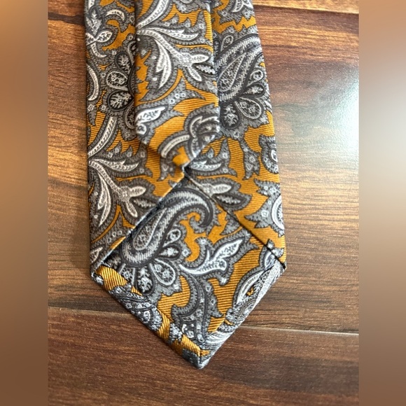 Jos. A. Bank Gold and Gray Paisley Silk Tie - Picture 5 of 10